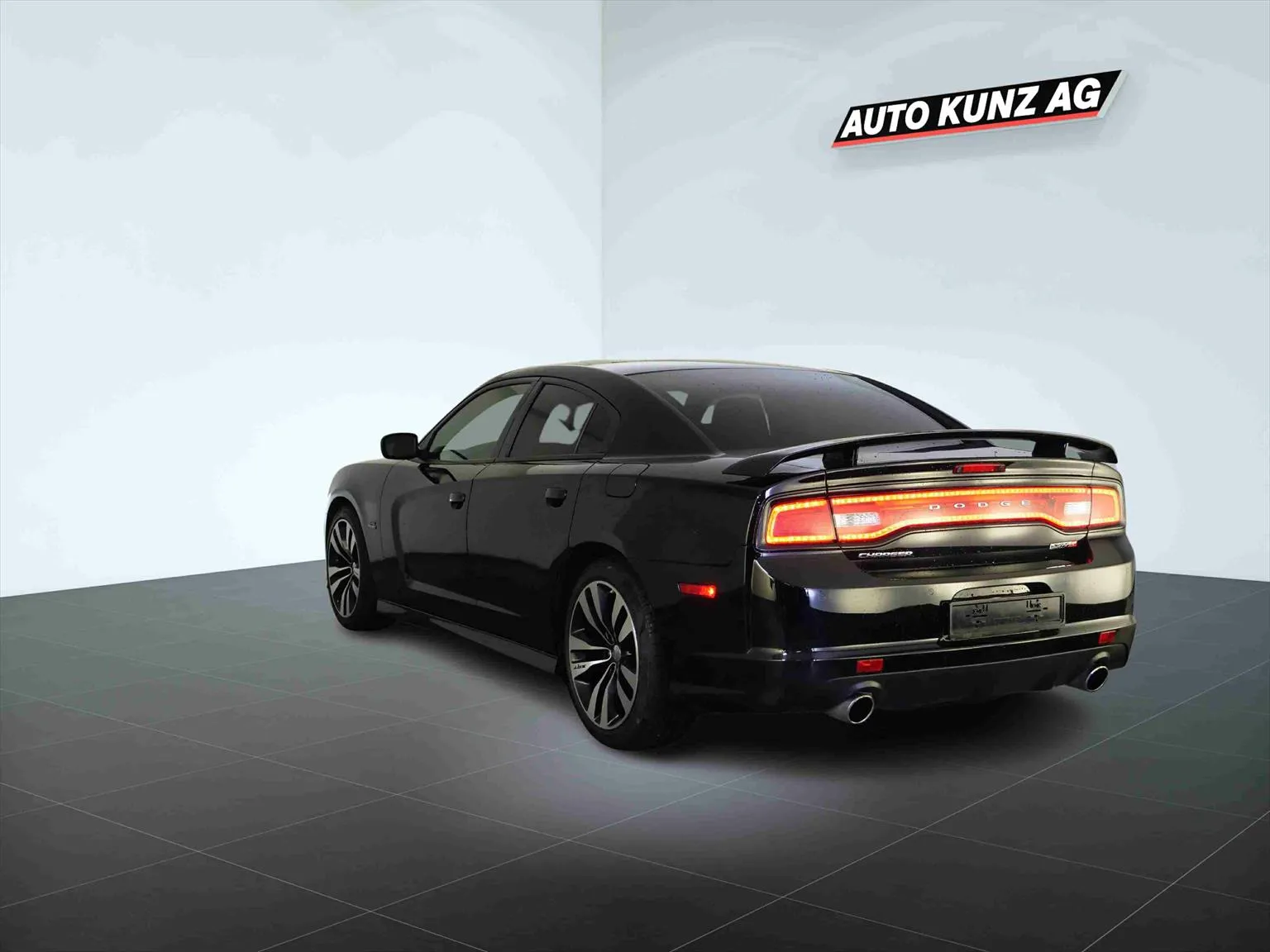 Dodge Charger SRT8 6.4 HEMI V8  Image 2