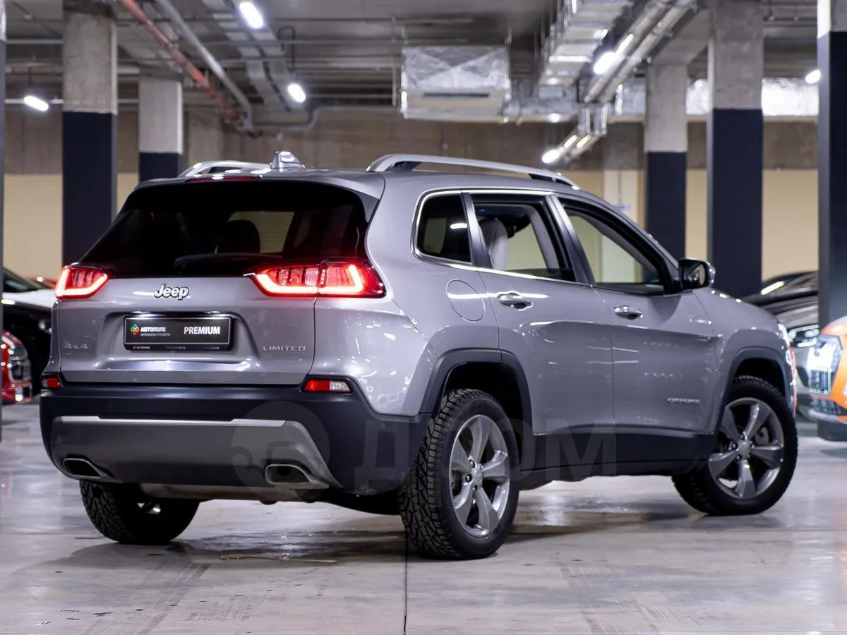 Jeep Cherokee Image 3