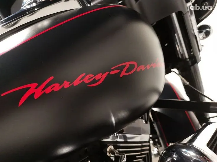 Harley-Davidson FLHXS Image 7